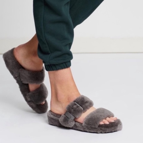 Ugg FUZZ YEAH slides - Picture 2 of 3